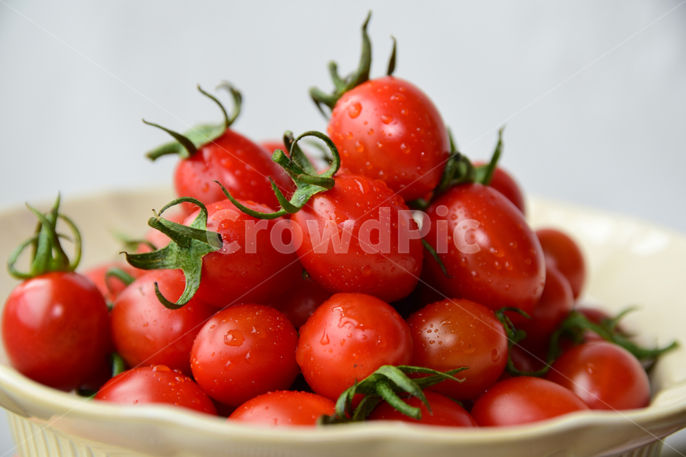 tap,directed,Cherry tomato,concept,plate,desirable,dishes,tomato,delicious,food,Food Ingredients,ingredients,Dippy,Bell