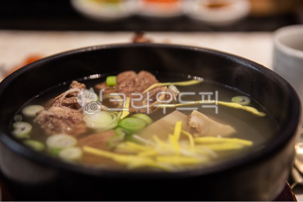 beef ribs,egg,traditionalkoreanfood,boiled,green onion,Korean traditional food,ribsoup,nutritious,greenonion,beefribs,Galbitang