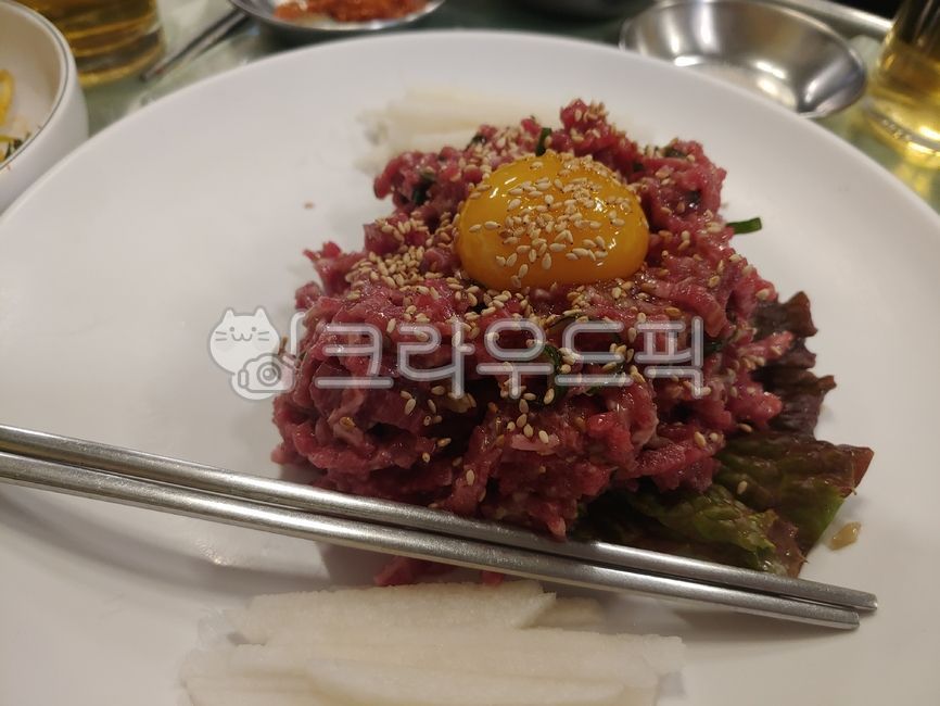 yukhoe,meat,raw meat,beef,food