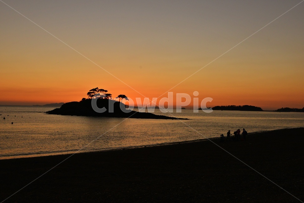 person,사람,human,인간,light,빛,flare,플레어,nature,자연,outdoors,옥외,water,물,shoreline,해안선,sea,바다,sunlight,햇빛,redsky,붉은하늘,sunset,일몰,dusk,황혼,sky,하늘,부안,솔섬,솔섬일몰,해넘이