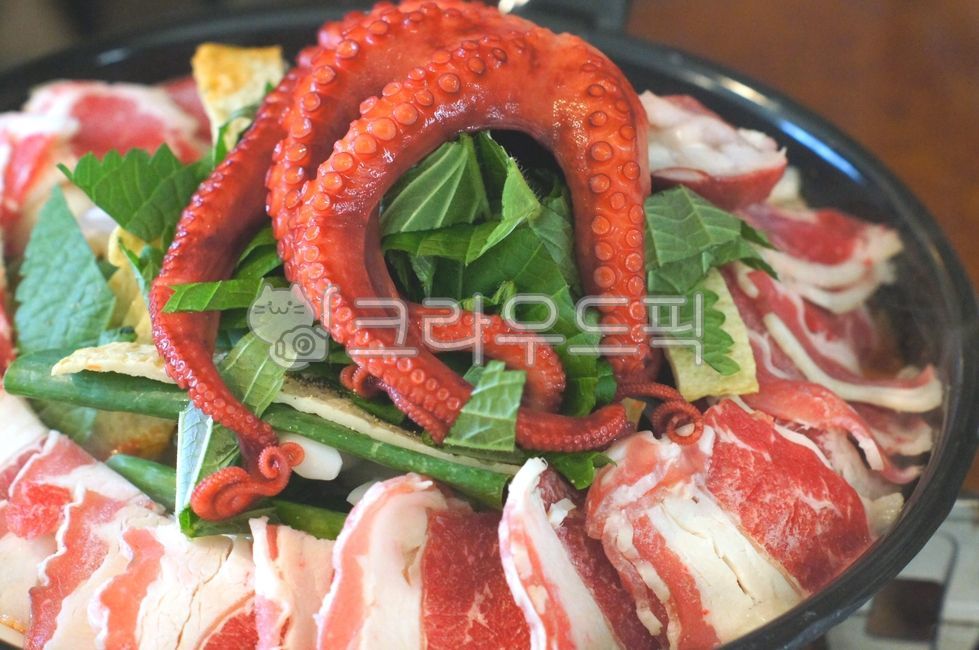 Octopus seafood casserole,octopushotpot,hotspicyseafoodstew,Whole octopus rice cake,wholeoctopus,Seafood beef and pork belly hot pot,spicyseafoodstew,whole octopus,Seafood beef and pork tteokbokki,seafoodhotpot,octopusstew,seafood hotpot,tteokbokki,Seafoo