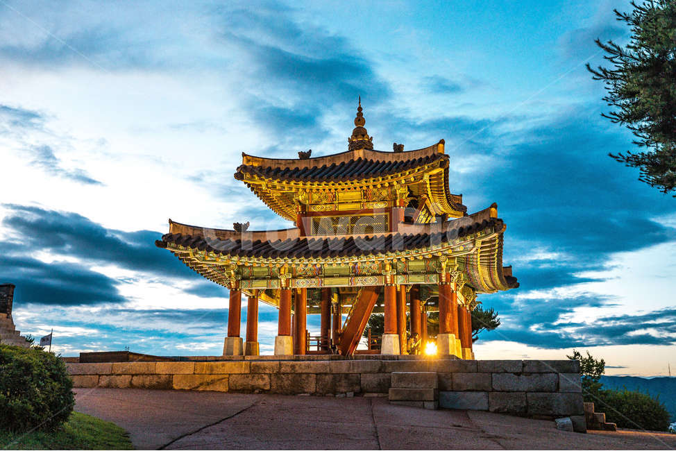 한국,수원,서장대,하늘,풍경,한국문화,전통,랜드마크,koreantraditional,koreanculture,landmark,한국전통,한국문화,korean traditional,korean culture,랜드마크,landmark,tourist attraction,한국랜드마크,한국관광지,한국명소,korea landmark,korea tourist attraction,건축물,건물외관,exterior,building,structure,architecture,construction