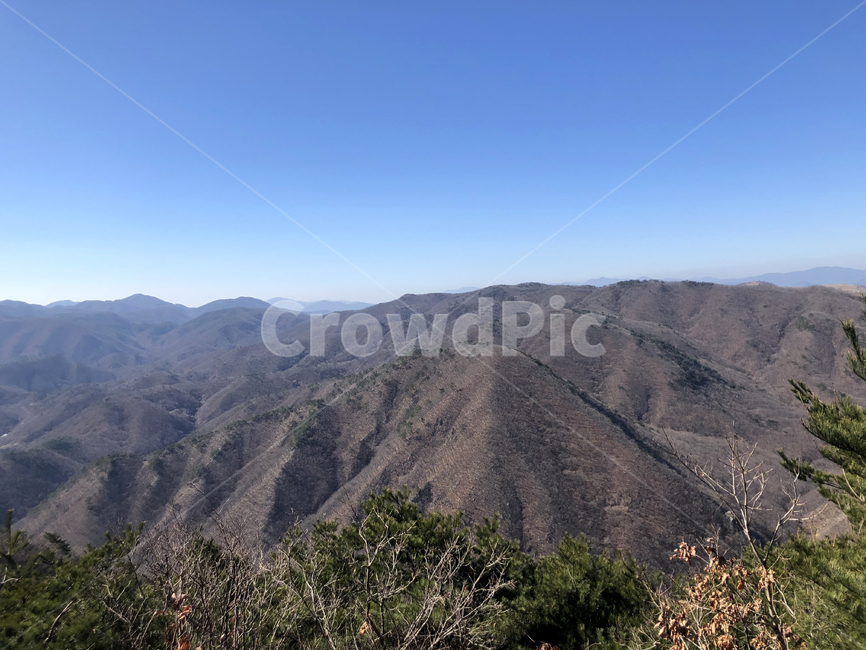 nature,자연,outdoors,옥외,mountain,산,mountainrange,산맥,등산,꼭대기,산꼭대기,등반,숲,힐링,하늘,지평선,나무,봄,정상,날씨좋은,맑은,맑은날씨