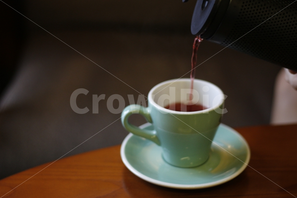 홍차,카페,디저트,머그잔,티,프렌치프레스,추출,블렌딩티,테이블,원목,분위기,소파,커피,카페,coffee,cafe
