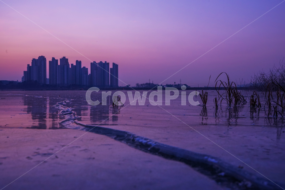 호수,여명,새벽,건물,얼음판,빙판,얼음,겨울,계절,감성,풍경,도시,풍경,city,landscape,한국도시풍경,한국도시경관,korea cityscape,nature,자연,outdoors,옥외