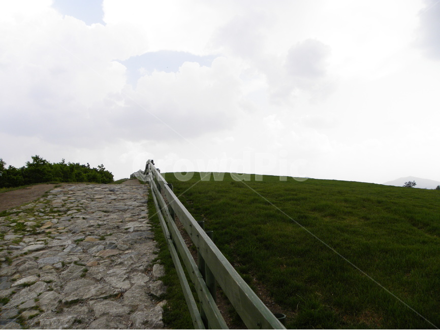 초원,들판,돌길,하늘,자연,grassland,greenfields,stoneway,sky,nature,자연,풍경,nature,landscape,walkway,보도,path,통로,sidewalk,pavement,포장