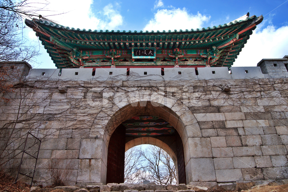 대성문,북한산,북한산성,대동문,금위영,1711년,조선시대,성문,산성,형제봉,홍예문,우진각지붕,한국전통,한국문화,korean traditional,korean culture,건축물,건물외관,exterior,building,structure,architecture,construction