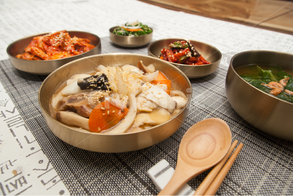 한식,음식,반찬,food,한국음식,먹거리,koreanfood,sidedishes,나물,국,김치,soup,kimchi,식탁,table,한끼,식사,meal,조림,무말랭이,시금치,아침,점심,저녁,breakfast,lunch,dinner,밥상,음식,식재료,요리,food,cook,meal,dishes,food reserves,한식,한국음식,한국요리,korean food,korean dishes,korean meal,korean cook