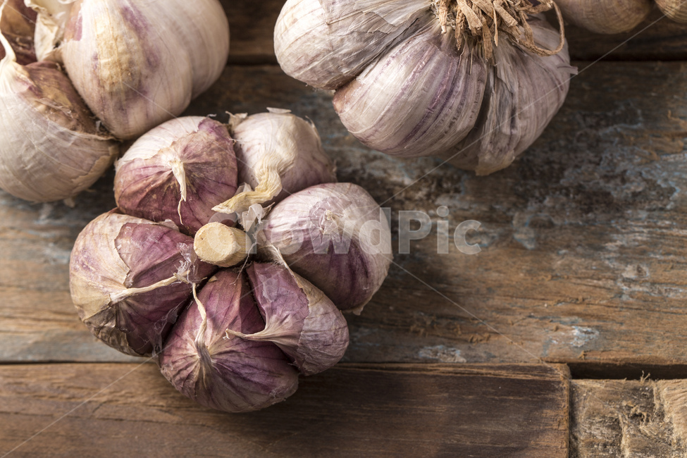 seasoning,six cloves of garlic,taste,fresh garlic,skin,nutritional value,Awesome,vegetable,anticancer,Antiaging,whole garlic,farming,ingredients,organic,garlic,close up,ingredient,vegetarian diet,health,food ingredients,spicy,vegetarianism,nutrition,linin
