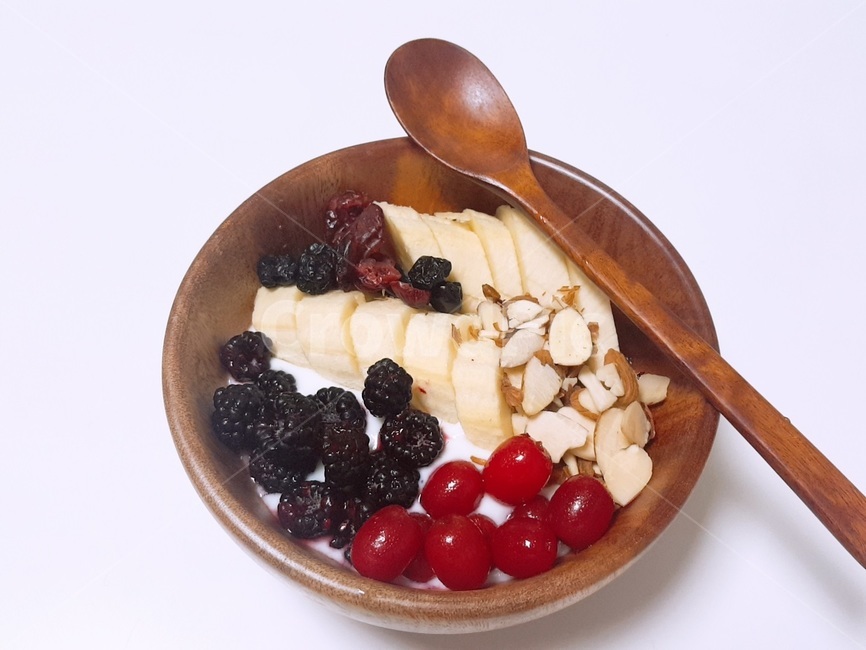 요거트,보리수,바나나,크랜베리,건포도,아몬드,나무그릇,복분자,banana,cranberry,almond,yogert