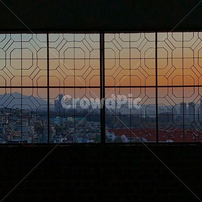 노을,지붕,철조망,철망,창문,풍경,자연,경치,도시,풍경,city,landscape