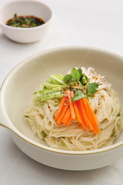 food,음식,noodle,국수,pasta,파스타,잔치국수,레스토랑,한식,음식,식재료,요리,food,cook,meal,dishes,food reserves