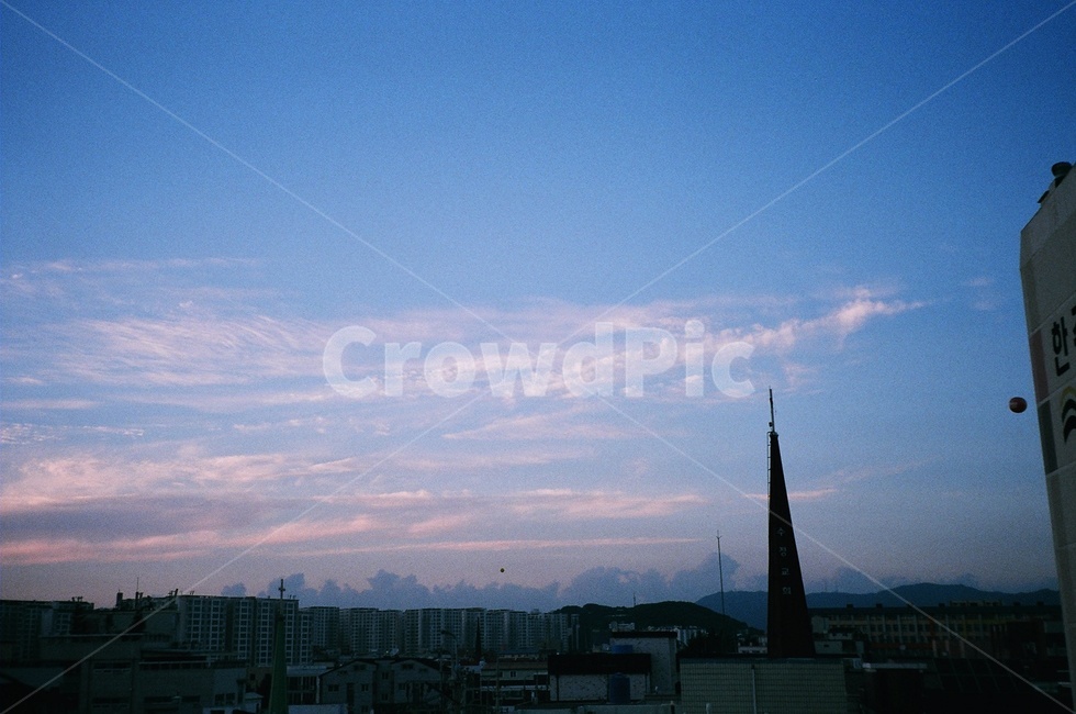 steeple,뾰족한탑,architecture,건축물,spire,첨탑,building,건물,tower,탑,하늘,여름,교회
