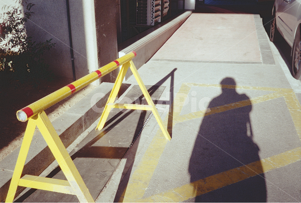 필름,film,감성,햇살,sunshine,그림자,shadow,실루엣,silhouette,인물,골목길,alley,사람,인물,인간,human,person,인물실루엣,사람실루엣,character silhouette,human silhouette,감성,sensible,feeling