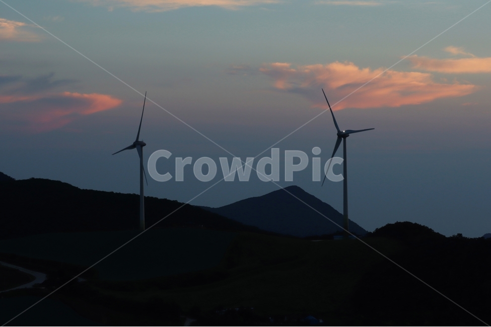 여명,구름,산,하늘,고루포기산,산업,industry,industrial,에너지산업,energy industry,engine,엔진,motor,모터,machine,기계,turbine,터빈,wind turbine,풍력 터빈