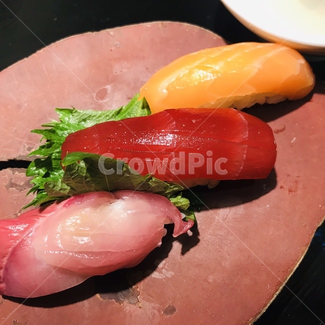 초밥,연어,스시,일식,참치,연어초밥,참치초밥,푸드,식재료,생선,음식,맛있는,일식의,일본,일본요리,일본음식,요리,food,cook,meal,japanesefood,japanesemeal,japanesecook,dishes,해산물,seafood,sushi