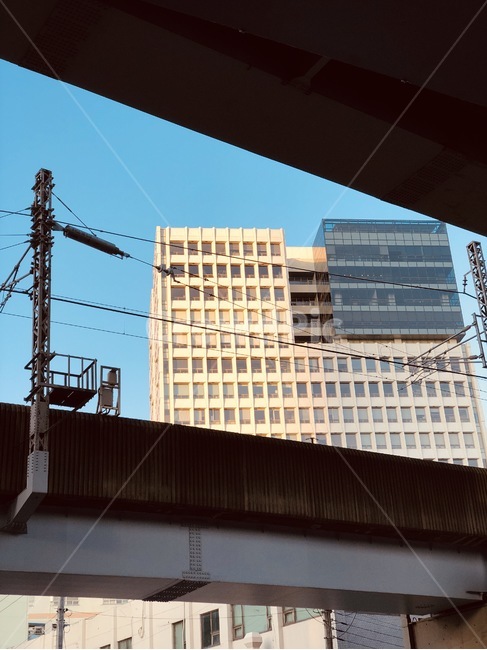 빛,햇빛,빌딩,그림자,고가,고층빌딩,도시,풍경,city,landscape,한국도시풍경,한국도시경관,korea cityscape,건축물,건물외관,exterior,building,structure,architecture,construction,office building,사무실 건물,건물,banister,난간,handrail