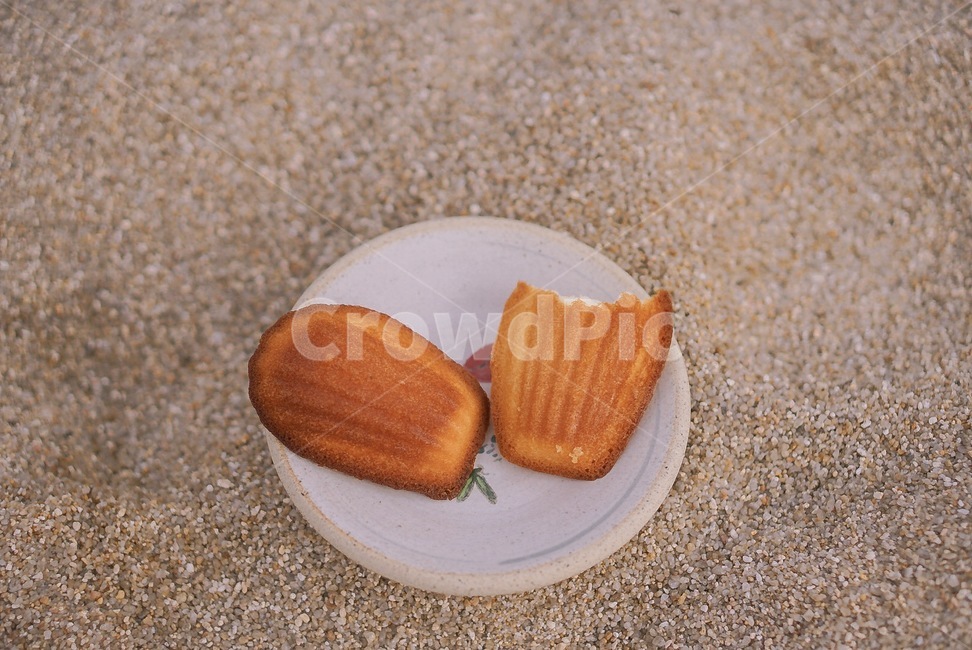해수욕장,해변,모래,음식,빵,접시,여름