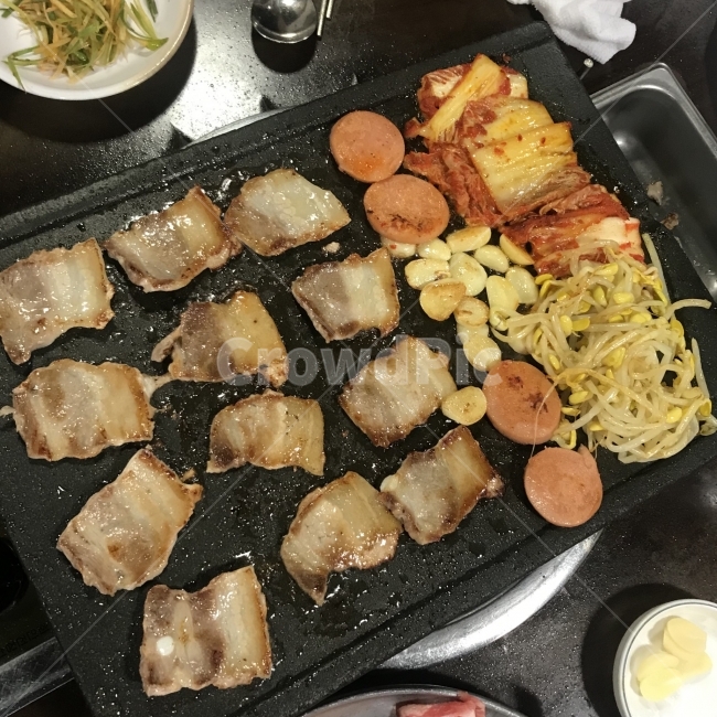 삼겹살,돼지고기,고기,냉동삼겹살,회식,외식,음식,식재료,요리,food,cook,meal,dishes,food reserves,육류,고기,meat,한식,한국음식,한국요리,korean food,korean dishes,korean meal,korean cook