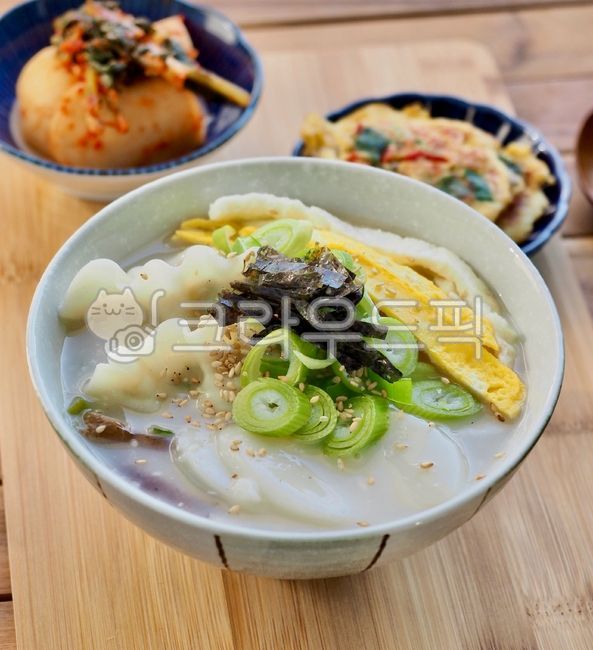 한식,한국전통음식,한국음식,떡국,떡만두국,만두국,식품,만두,한국문화,배경,음식문화,문화,아시아음식,설날,음식,식사,설날음식,명절,명절음식,koreanfood,koreanculture,food,background,foodculture,culture,asianfood,meal,웰빙,웰빙음식,wellbeing,wellbeingfood,음식,식재료,요리,food,cook,meal,dishes,food reserves