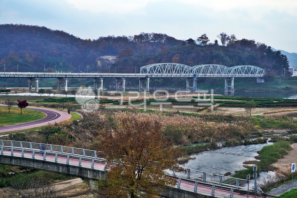미르섬,금강철교,도로교,공산성,와렌트러스구조,산책로