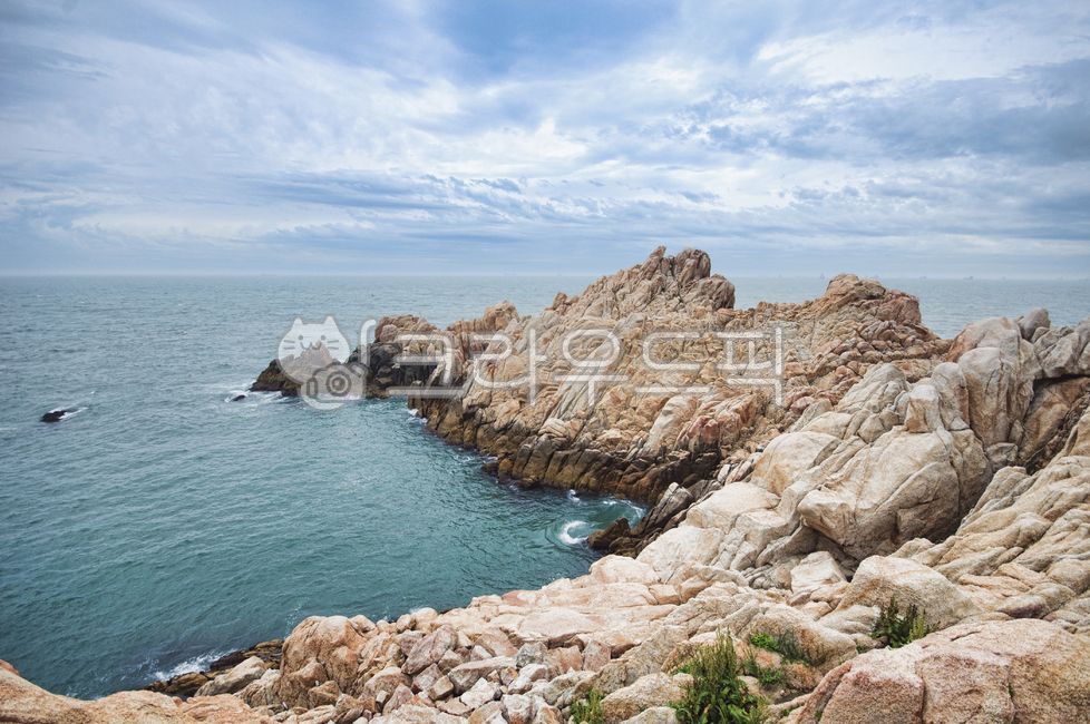 tide,sky,King Munmu,Cliff,Daewangam,Ulsan,rocky island,east coast,rock,cloud,East Sea,horizon,Ulsan 12 Views,ocean,sight,Daewangam Park,underwater ridge,park