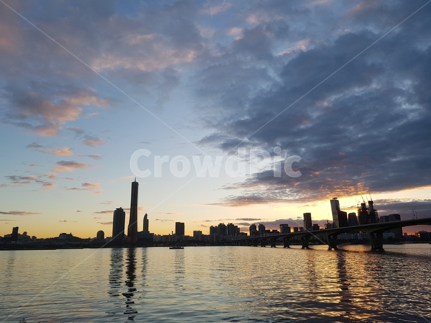 한강,저녁노을,노을,강가,한강노을,저녁,도시,풍경,city,landscape,nature,자연,outdoors,옥외,dusk,황혼,dawn,새벽,red sky,붉은 하늘,sky,하늘,sunset,일몰
