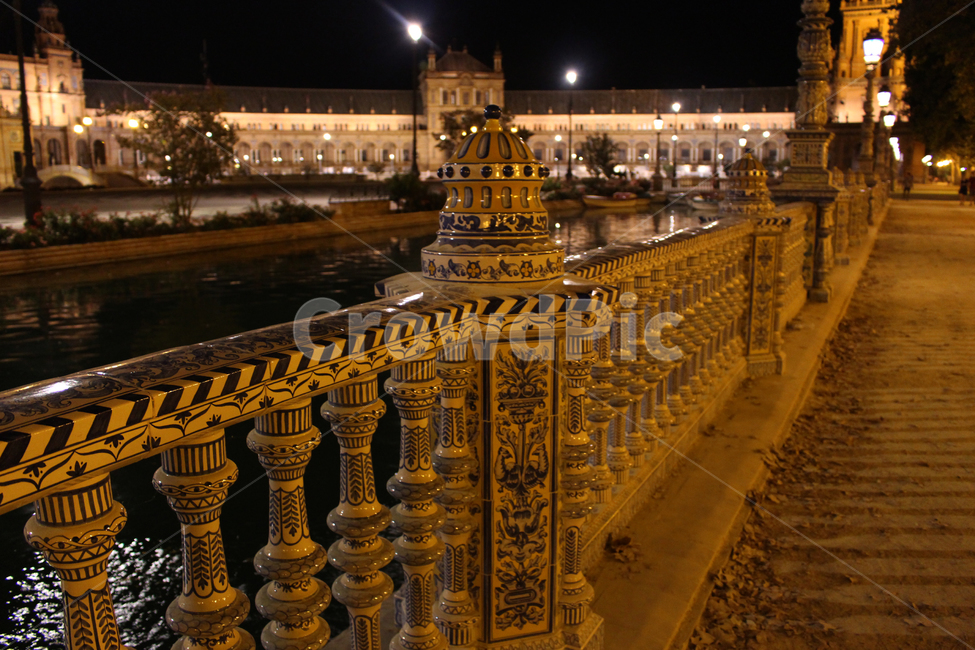 Espaa,night view,atmosphere,Plaza Espaa,castle,city,scenery,Seville,building,foreign country,overseas,world,railing,mosaic,landmark,architecture,sky,street lights,Europe,night,Spain,square,light,Plaza de Espaa,lake