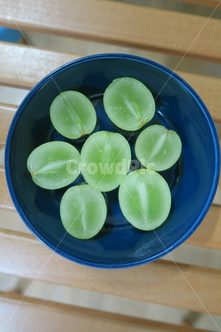 포도,샤이닝머스켓,과일,반쪽포도,포도알,음식,식재료,요리,food,cook,meal,dishes,food reserves,과일,열매,fruit