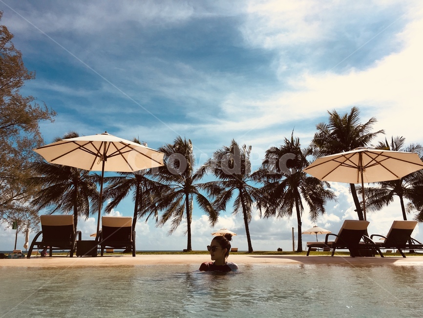 summer,여름,resort,휴양지,힐링,파라솔,해변,seaview,여름,계절,summer,season,사람,인물,인간,human,person,여성,여자,woman,female,lady,여행,휴가,traveling,vacation,trip