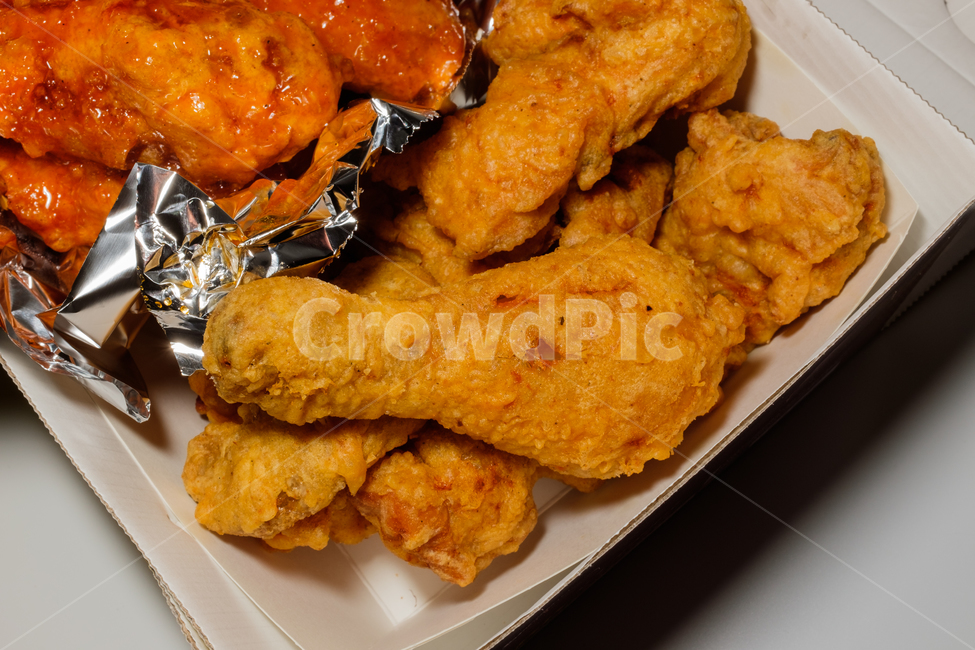 치킨,양념치킨,후라이드치킨,크리스피치킨,튀긴,닭고기,배달음식,음식,식사,고기,소스,양념,튀김옷,매콤한,달콤한,맛있는,식품,요리,닭,뼈,음식,식재료,요리,food,cook,meal,dishes,food reserves