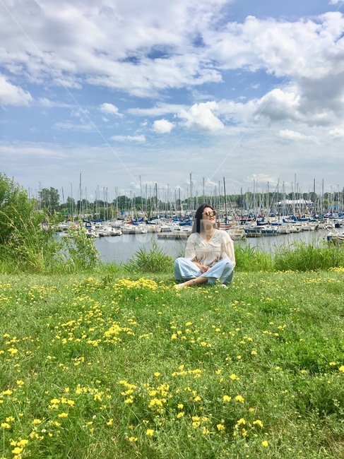 요트,선착장,배,여름,꽃,구름,하늘,휴가,휴식,공원,사람,인물,인간,human,person,여성,여자,woman,female,lady