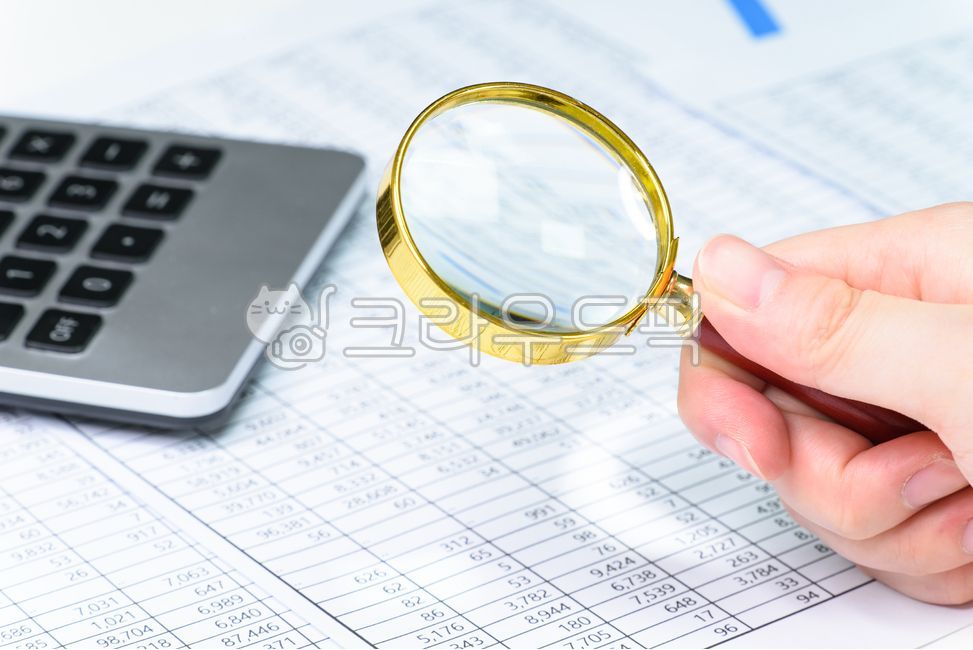세금,회계,거래,금융,견적,경제,예산,세무,이윤,이익,기업,재무제표,경비,차트,종이,투자,보고서,비즈니스,상업,펀드,성장,관리,통계,성공,돈,숫자,신용,은행,사무실,데이터,tax,accounting,transactions,finance,estimates,economies,budgets,taxes,profits,companies,financialstatements,expenses,charts,paper,investments,reports,business,commerce,funds,growth,management,statistics,success,money,numbers,credit,banking,offices,돋보기,magnifier,계산기,계산,calculator,calculation