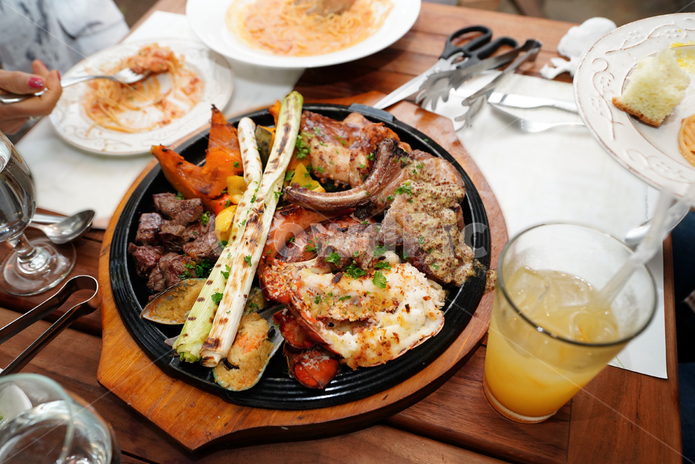 음식,먹방,스테이크,육류,파,고기,외식,식사,안주,소세지,steak,대파,먹거리,푸드,음식,식재료,요리,food,cook,meal,dishes,food reserves,육류,고기,meat,양식,서양음식,서양요리,western food,western dishes,western meal,western cook