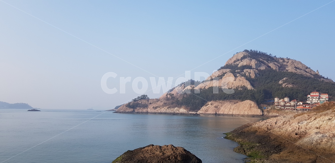 파란하늘,풍경,바다,산,하늘,바닷가,sky,깨끗한,landscape,skyview,구름없는,일탈,자연,nature,자연풍경,sea