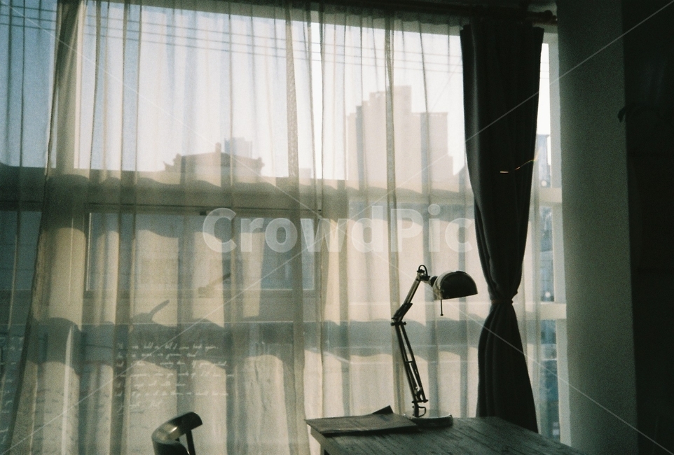 빛,커튼,창문,스탠드,실내,감성,sensible,feeling,인테리어,실내디자인,interior design