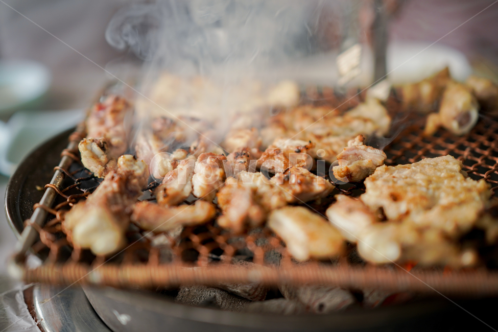 닭,닭구이,숯불에구운닭,보양,보신,음식,식재료,요리,food,cook,meal,dishes,food reserves,육류,고기,meat