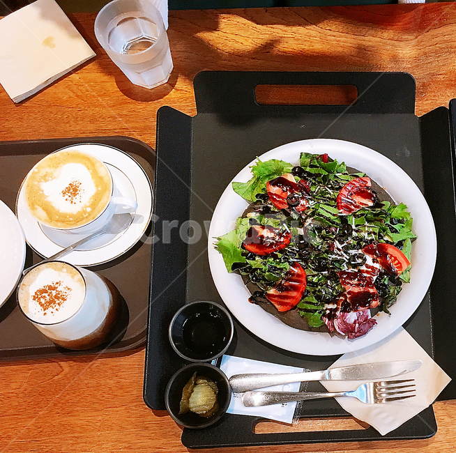 피자,토마토피자,야채,커피,아인슈페너,브런치