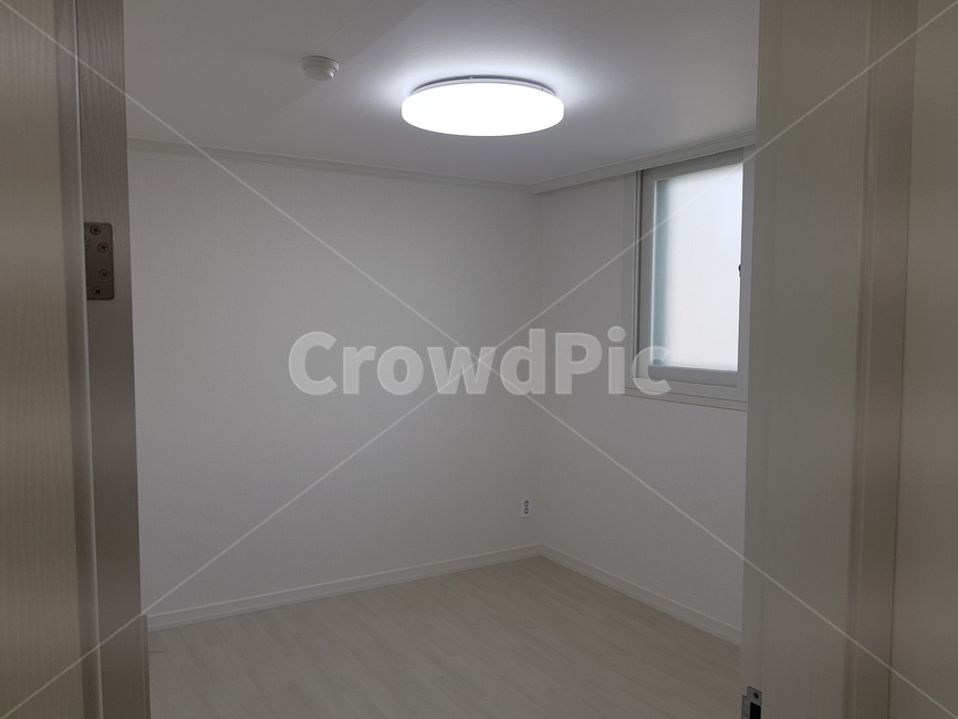 새아파트,아파트,올수리,리모델링,인테리어,화이트인테리어,화이트,리모델링트랜드,인테리어트랜드,분양,부동산,집,빈집,빈아파트,실내,실내사진,집안,문,손잡이,도배,장판,조명,화장실,거실,마루,인테리어,실내디자인,interior design