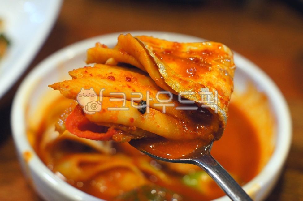 ,stewedjejubeltfish,plating,Braised cutlassfish,local food,fishdishes,Jeju local food,jejulocalfood,fishcuisin,galchijorim,Korean food,kfood,cooking,foodpresentation,seafood,food,braisedcutlassfish,fish dishes,Jeju braised cutlassfish,fish,Plating,localfo