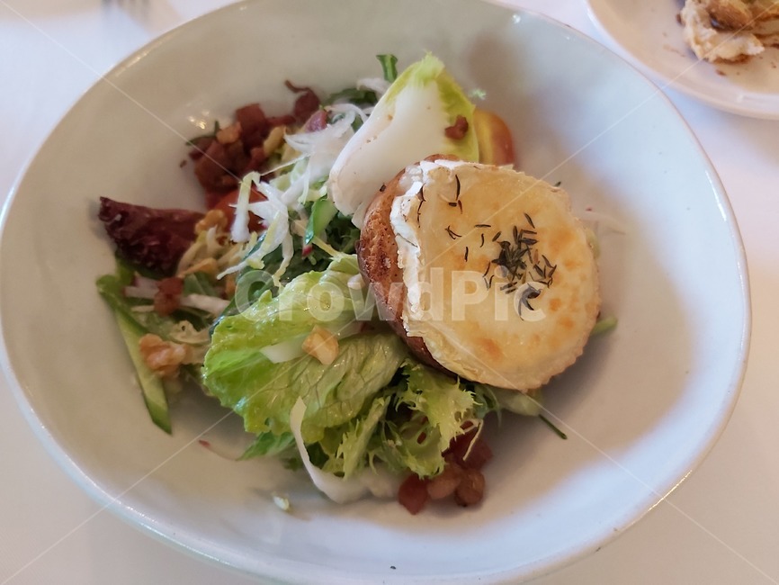 음식,식사,요리,food,dish,meal,프랑스식,프렌치,프렌취,french,샐러드,치즈,cheese,salad,white,흰색,흰접시,흰테이블,식탁보,음식,식재료,요리,food,cook,meal,dishes,food reserves