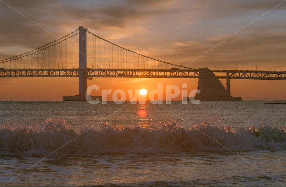nature,자연,outdoors,옥외,sea,바다,ocean,대양,water,물,building,건물,bridge,다리,광안대교,부산,파도,물결,일출,새해,wave,busan,sunrise,자연,풍경,nature,landscape,한국자연풍경,한국자연경관,korea nature landscape,새해,new year