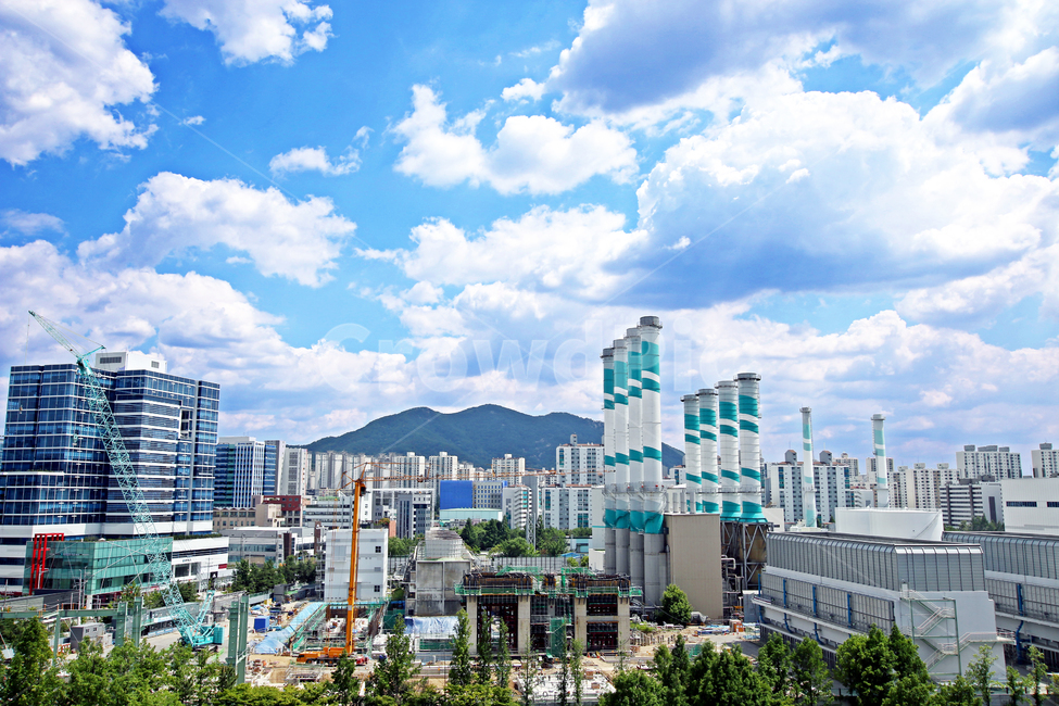 공사장,building,타워크레인,굴뚝,도시,urban,officebuilding,시티,city,어반,사무실건물,metropolis,중심지,downtown,파란하늘,맑은날,도시,풍경,city,landscape,한국도시풍경,한국도시경관,korea cityscape,산업,industry,industrial