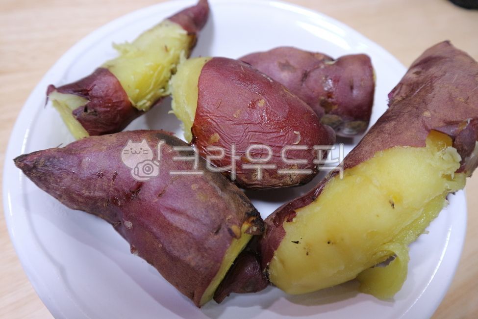 chestnut sweet potato,sweet potato,winter snack,Honey sweet potato,Steamed Sweet Potato,plate,vegetable,bowl,ingredients,Dietary Fiber,winter vegetables,9yearold crop,cooking,Pumpkin Sweet Potato,Fresh sweet potatoes,food ingredients,SteamedSweetPotato,sw