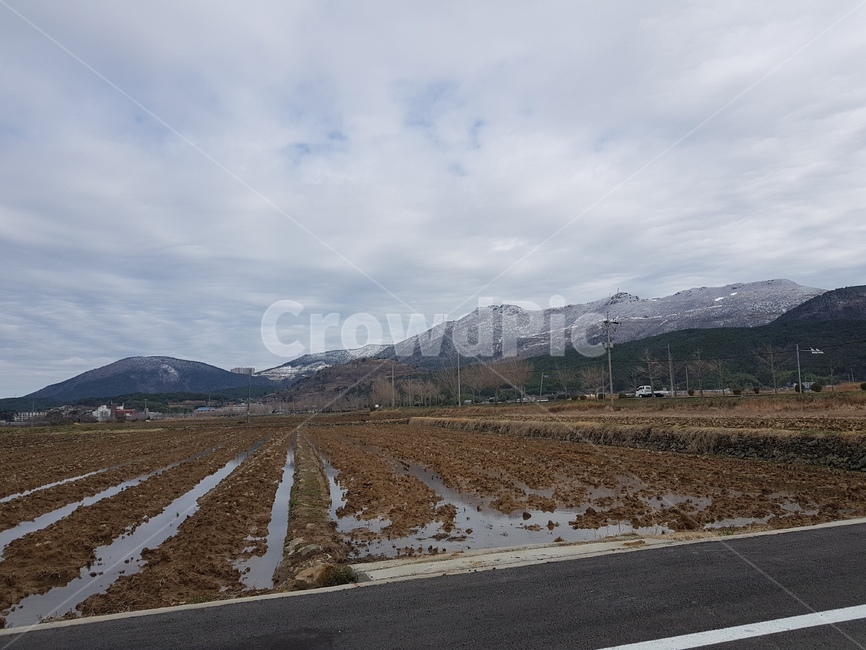 길,논,산,구름,하늘