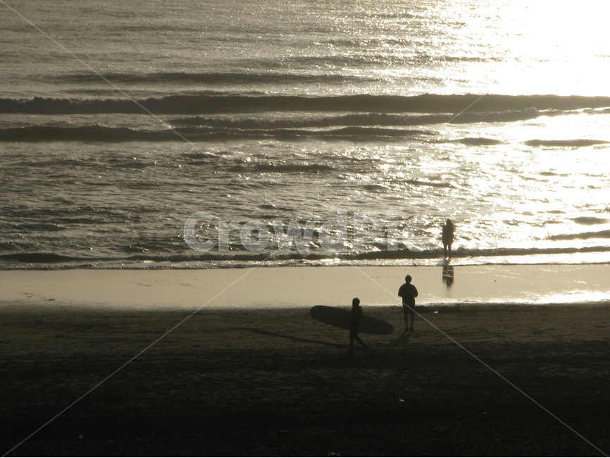 바다,저녁바다,파도,물결,석양,태양,노을,해질녁,해변,sunset,waves,자연,풍경,nature,landscape,해변,바다,beach,sea,사람,인물,인간,human,person,인물실루엣,사람실루엣,character silhouette,human silhouette,outdoors,옥외,ocean,대양,water,물,adventure,모험,leisure activities,레저 활동