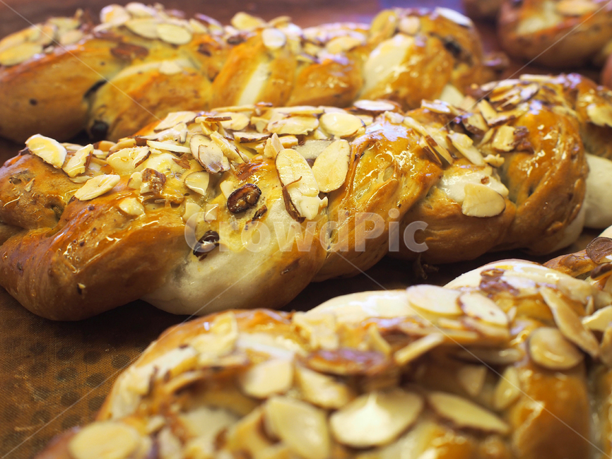 bread,빵,food,음식,간식,베이커리,빵집,디저트,desserts,아몬드빵,아몬드