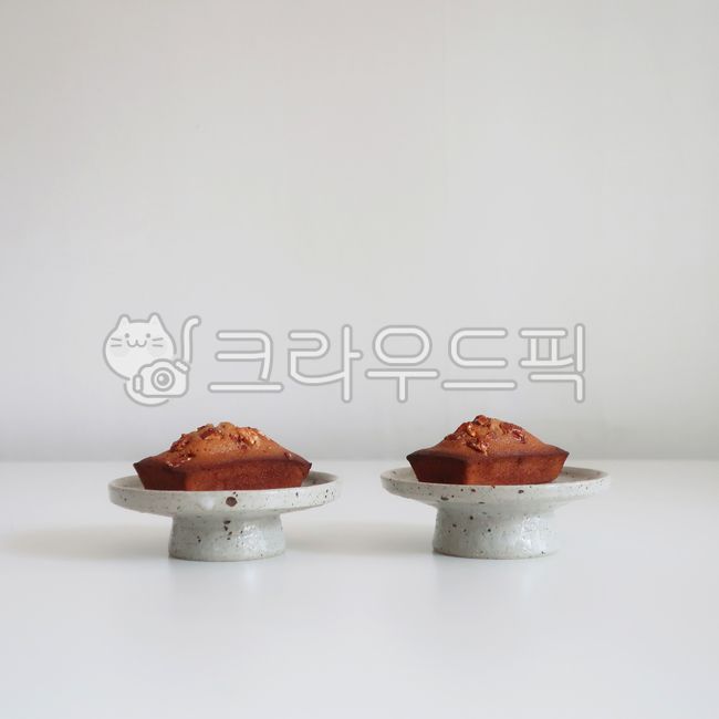 Whi Nang Si,Bread,Baked Goods,Cafe Menu,Cafe,Dessert,Cafe Dessert,Plating,Carbohydrates,Flour