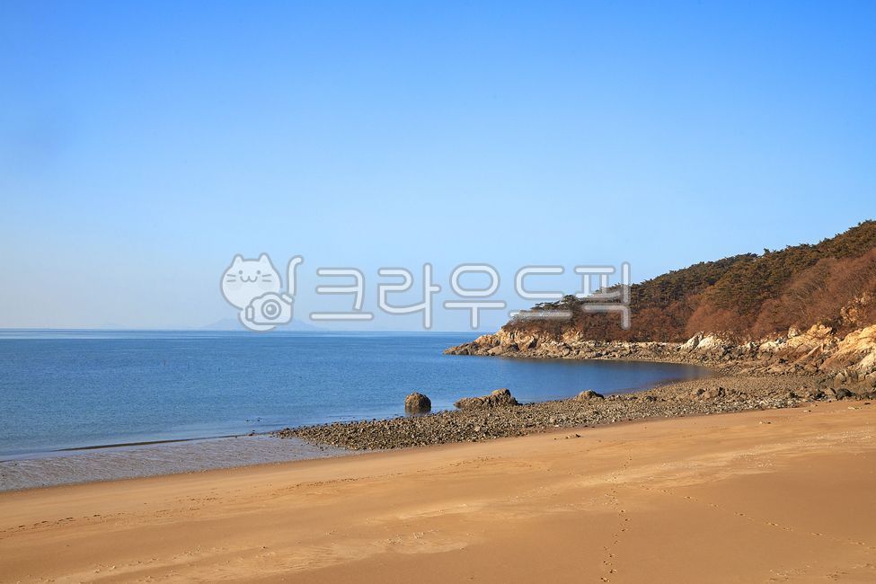 대이작도,바다,해변,푸른하늘,파란바다,푸른바다,모래해변,백사장,하늘,인천섬,해수욕장,작은풀안해수욕장,모래사장,아웃도어,야외,섬,daeijakisland,sea,bluesky,bluesea,whitesandbeach,sky,incheonisland,beach,smallpoolanbeach,sandbeach,outdoor,island