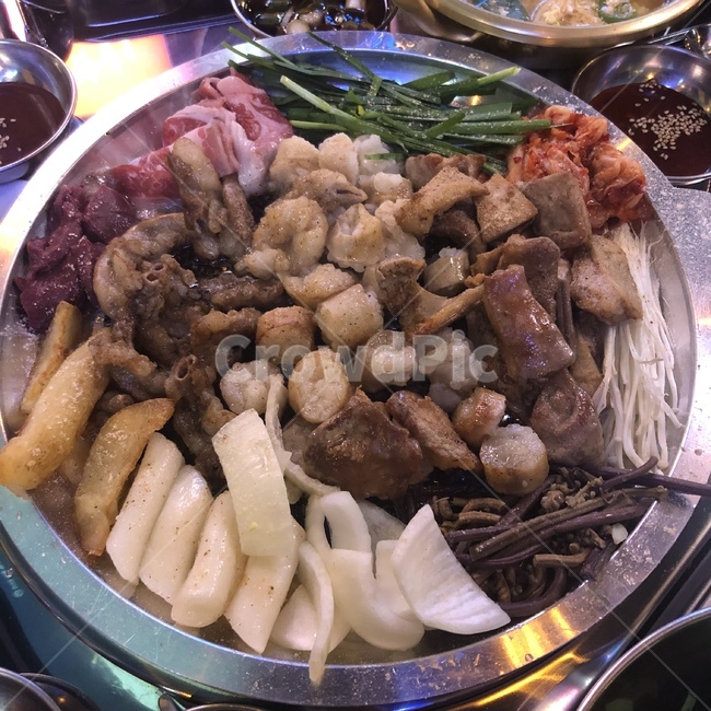 음식,모둠,곱창,막창,대창,염통,감자,떡,부추,음식,식재료,요리,food,cook,meal,dishes,food reserves,육류,고기,meat,한식,한국음식,한국요리,korean food,korean dishes,korean meal,korean cook